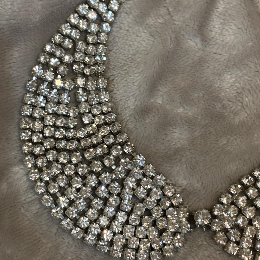 Silver Crystal Collar Necklace with Vintage Design - Picture 2 of 9